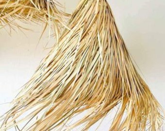 Straw suspension in natural fiber boho lampshade
