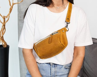 Riñonera de cuero vintage: bolso bandolera hecho a mano