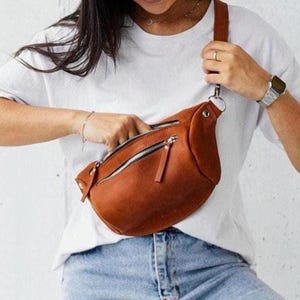 Personalisierte Leder Sling Bag Men Cognac, Leder Hip Bag, Leder Gürteltasche, Leder Crossbody Bag For Men, Fanny Pack, Bum Bag