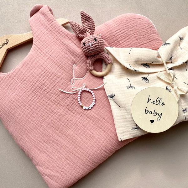 Good Night- Baby Geschenkset, personalisiert, Geschenkbox, Geburt, Babyshower, Set, Erstausstattung, Schlafsack, Hasenrassel, Armand, Clutch