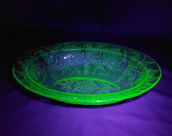 Cuenco de vidrio de uranio verde floral Jeannette Glass Vintage