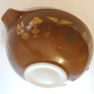 Pyrex Early American Cinderella Mixing Bowl, 4 qt, Brown & Gold circa 1962 -1971