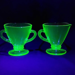 Grünes Uranglas Zucker und Milchkännchen Set Vintage