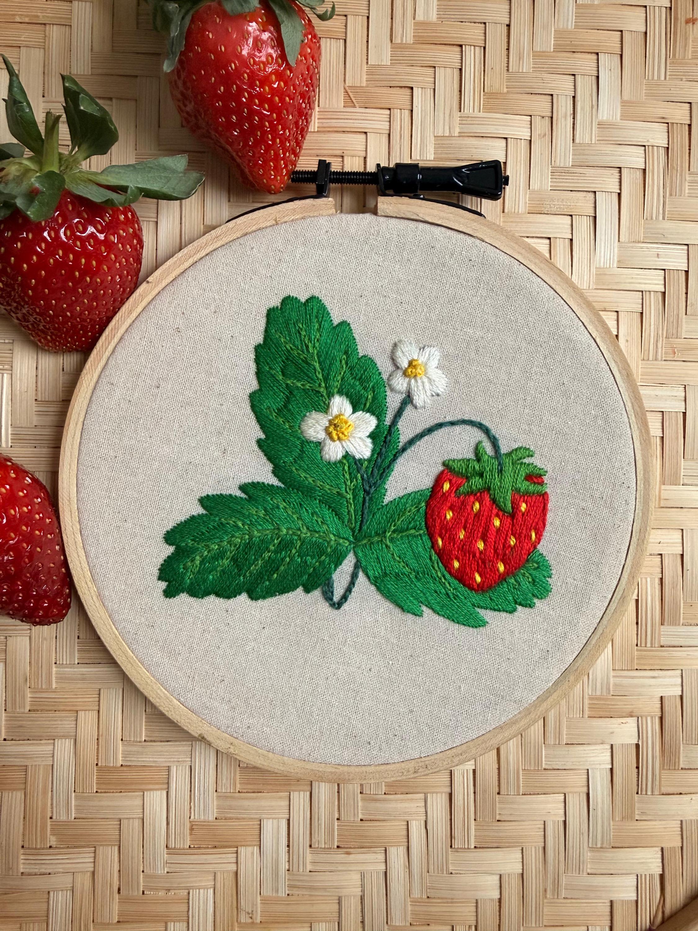 ベトナム手刺繍 テーブルクロス 野いちご柄 ベトナム手刺繍 テーブル