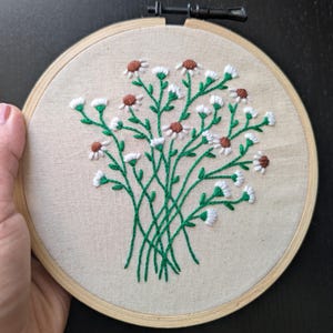 Daisies Hand Embroidery Wall Decor mother gift Art Wall Hanging Home Decor Botanical embroidery Decor Floral embroidery nursery decor gift