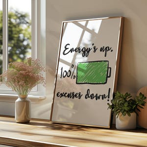 Peut inclure: Une affiche de motivation avec un fond blanc et du texte noir qui dit "Energy's up. 100% excuses down!" avec une icône de batterie verte.