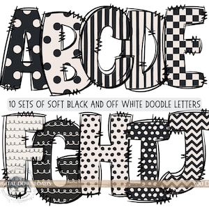 Può includere: Lettere scarabocchiate in bianco e nero, dalla A alla J, con vari motivi come pois e strisce. È presente anche il testo "10 SETS OF SOFT BLACK AND OFF WHITE DOODLE LETTERS".