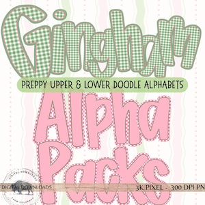 Könnte beinhalten: Digitales Design mit dem Wort "Gingham" in grün-weiß karierten Buchstaben und den Worten "Alpha Packs" in rosa Buchstaben. Das Design enthält den Text "Preppy Upper & Lower Doodle Alphabets".