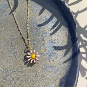 Dainty, 14K gold-plated, daisy flower charm necklace, daisy flower pendant