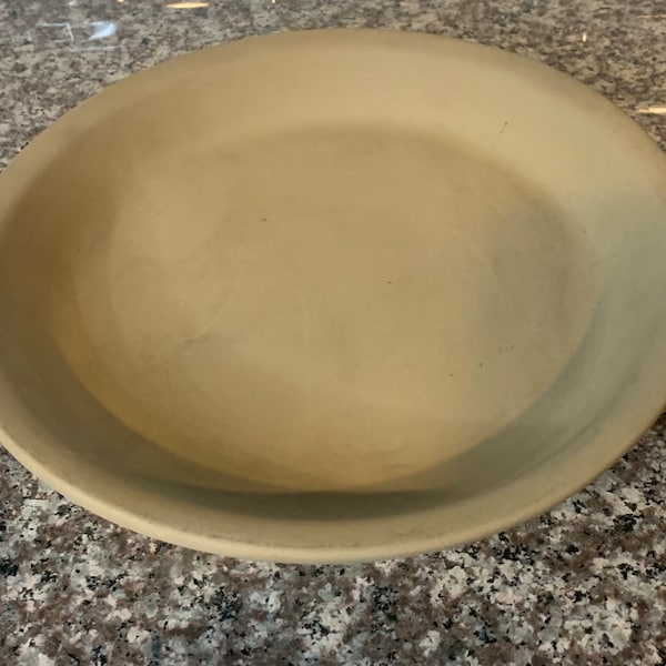 Vintage Pampered Chef 028 - 10” Pie Plate, Family Heritage Collection, Beige Stoneware