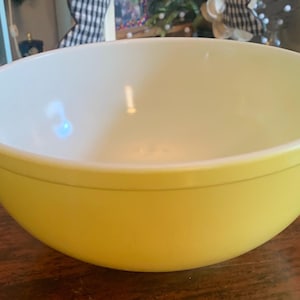 27,5 cm (10 Inch) gelbe Rührschüsseln von Pyrex