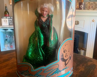 marilyn monroe doll green dress 50th Anniversary Leading Ladies Series 1 Collectible Limited Edition MIB Complete With Gown, Accessories and Stand July Collection