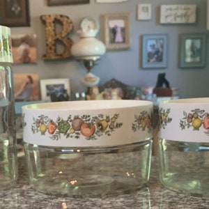 Vintage set van 3 Pyrex Spice of Life, jerrycans - glazen keukenopberger met plastic deksels | Corning |