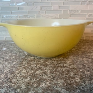 Antique Yellow Pyrex 2.5 Quart Cinderella Mixing Bowl | 443 | Milk Glass |