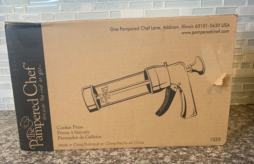 The Pampered Chef Cookie Press 1525 16 Discs in Original Box Complete