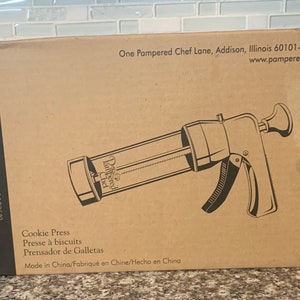 The Pampered Chef Cookie Press #1525 - 16 Discs - in Original Box