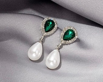 Emerald green earrings pearl earrings, bridal jewellery, drop earrings, green jewellery, dangle earrings