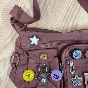 Retro Button Bottle Cap Shoulder Bag, Hot Girl Patch Messenger Bag, Distressed Design Star Pattern Crossbody Bag zdjęcie 6