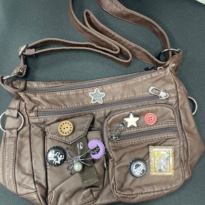 Retro Button Bottle Cap Shoulder Bag, Hot Girl Patch Messenger Bag, Distressed Design Star Pattern Crossbody Bag zdjęcie 10