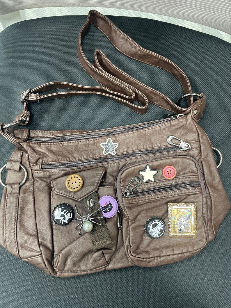 Retro Button Bottle Cap Shoulder Bag, Hot Girl Patch Messenger Bag, Distressed Design Star Pattern Crossbody Bag zdjęcie 10