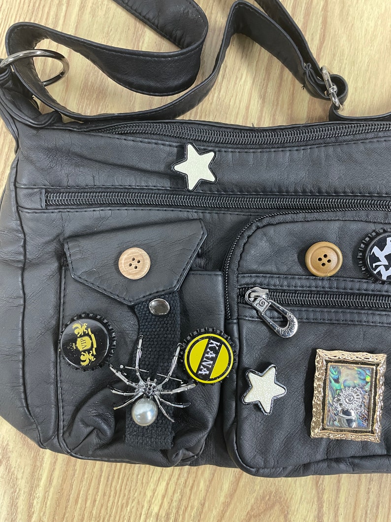 Retro schoudertas met flesdop, Hot Girl Patch Messenger Bag, Distressed Design Crossbody tas met sterpatroon afbeelding 4