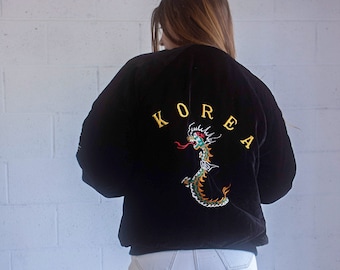 Vintage 50s/ 60s Killer Velvet Dragon Print Embroidered Bomber Jacket Novelty Tourist Jacket