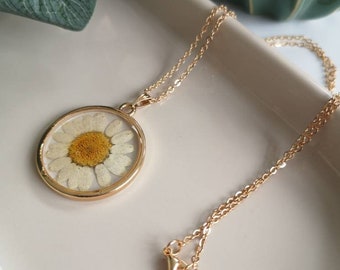 Handmade Gold Bezel Resin Daisy Pendant Necklace | Pressed Flowers