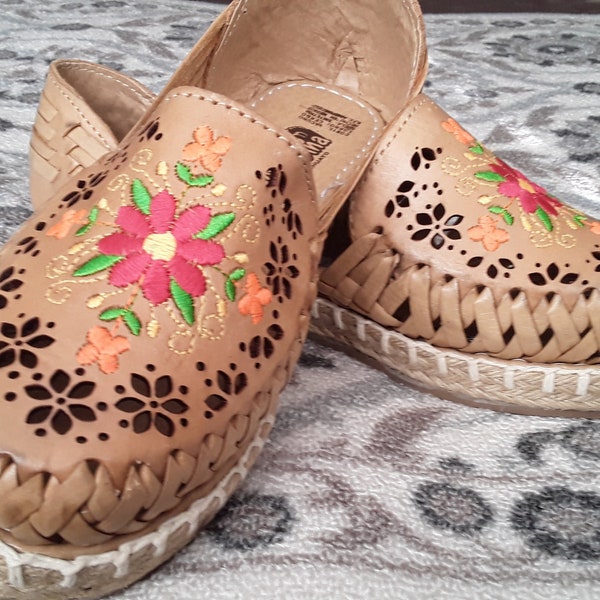 Mexican huaraches, embroidery, flowers, sandals for mom or gift