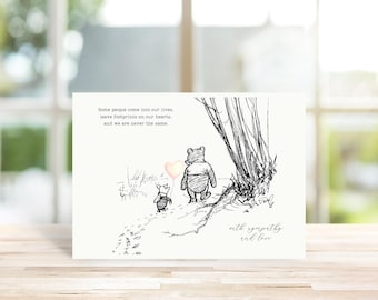 Tarjeta de condolencias de Winnie the Pooh. Tarjeta de condolencias por la pérdida de un ser querido. Tarjeta de condolencias. Para recordar a un ser querido. Diseño minimalista.