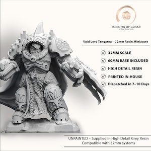 以下が含まれることがあります： Void Lord Tangaroaと題されたグレーのレジン製ミニチュア。サメのようなヘルメットを被り、両手に武器を持った装飾的な鎧姿のフィギュア。テキストには32mmスケール、60mmベース付属、高精細レジン、未塗装と記載されています。