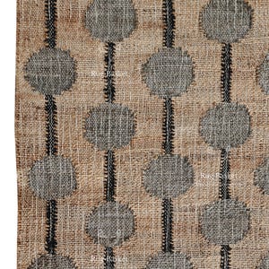 Handvävd naturlig geometrisk jutematta | Neutral, grå och svart plattvävd Dhurrie | Modern lantlig miljövänlig matta