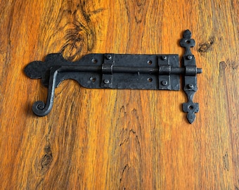 Cerradura gótica de hierro forjado a mano, metal negro