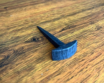 Iron Hand forged mountain shaped nails, Pack of 5 80/32 mm
