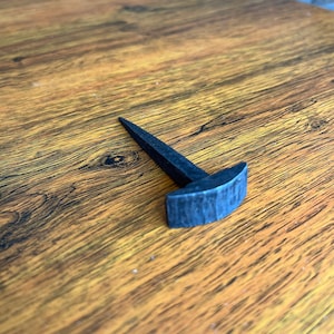 Iron Hand forged mountain shaped nails, Pack of 5 80/32 mm