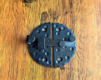Pestillo de hierro forjado a mano para armario, cerradura rústica para puerta de armario (7,4 cm)