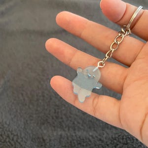 Llavero de resina epoxi Ghost hecho a mano, pequeño, azul translúcido