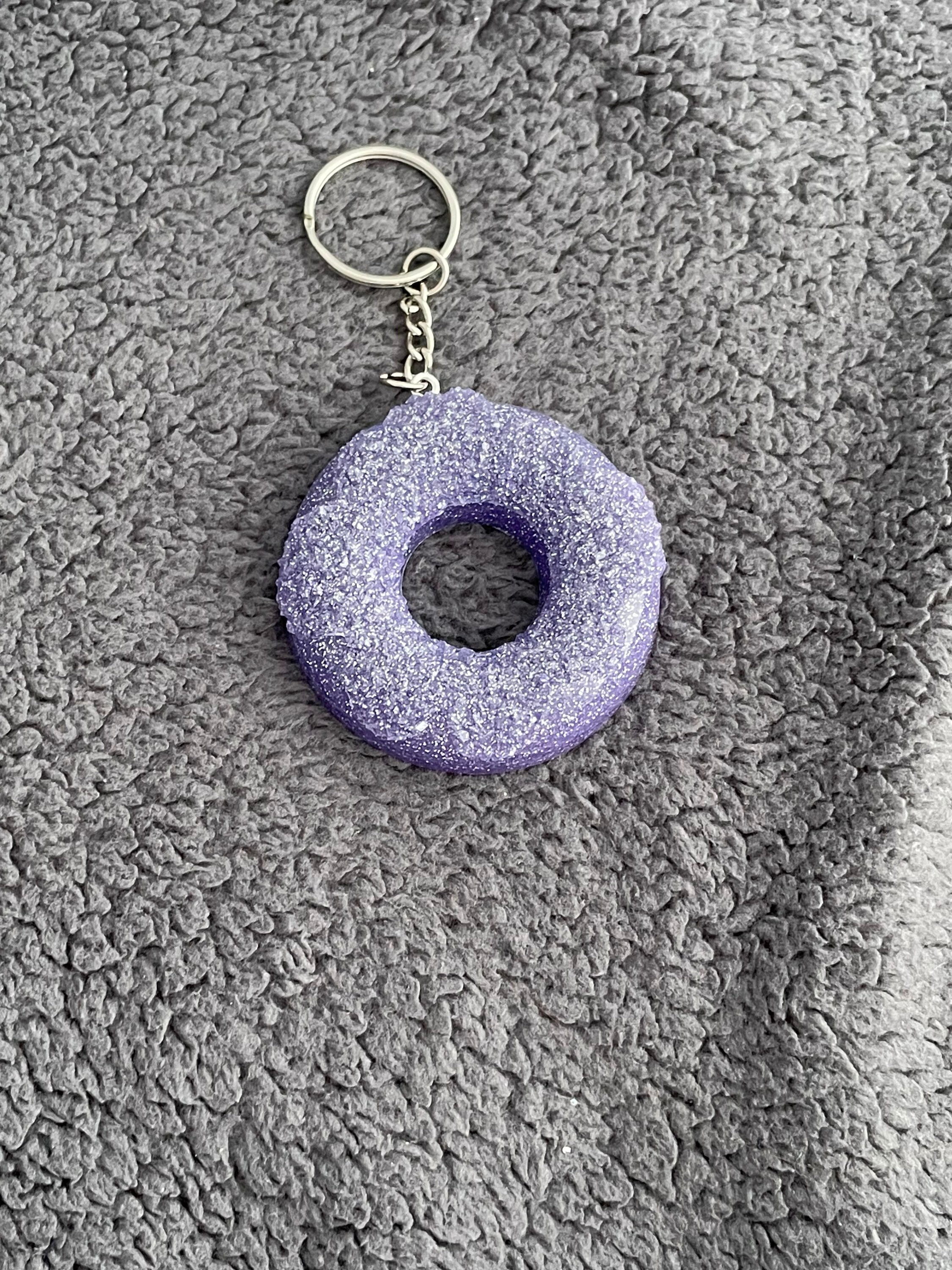 ドーナツ型ハンドメイドエポキシ樹脂キーホルダー、ラージ、パープル