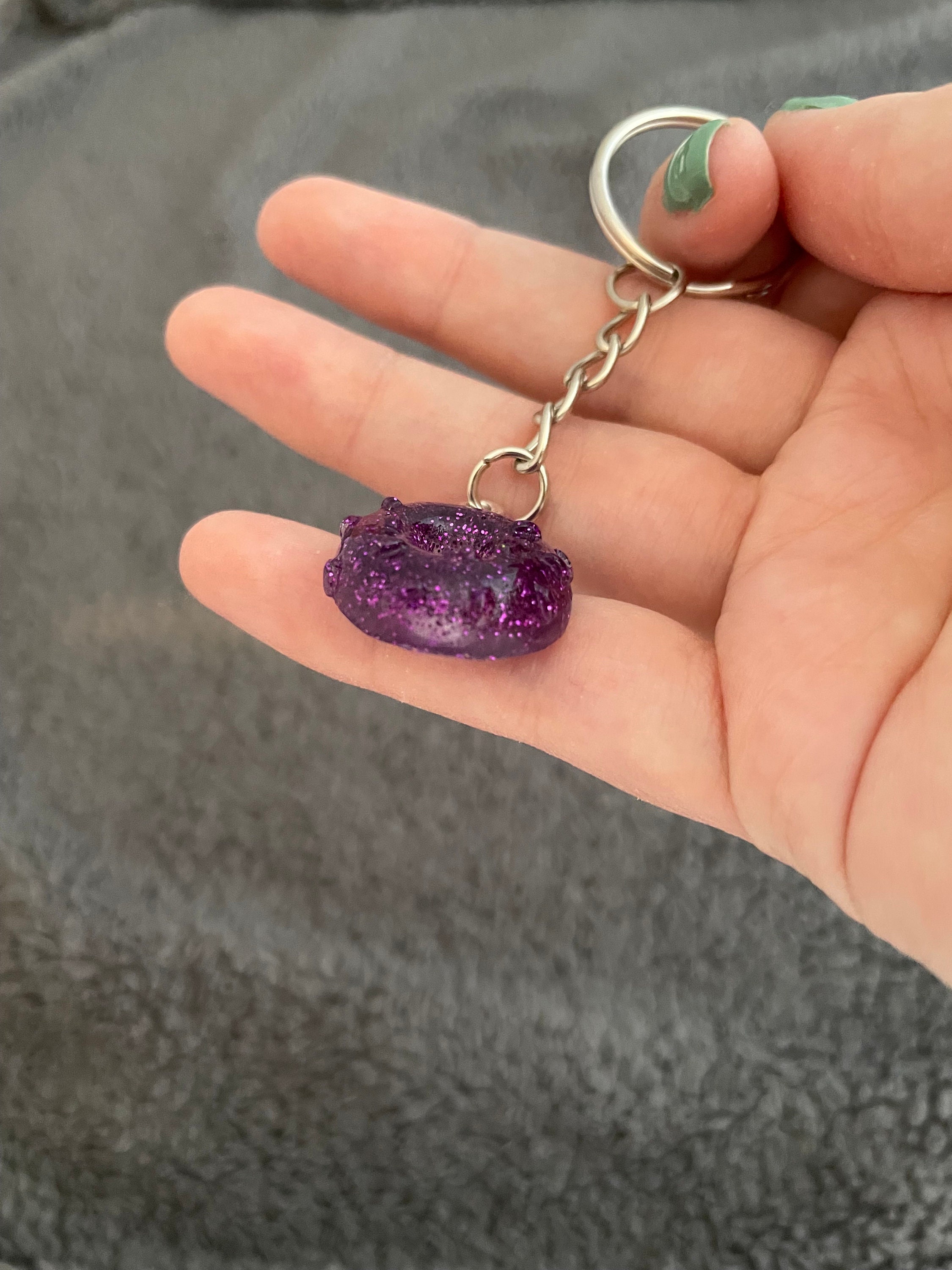ドーナツ型キーホルダー 紫色 ドーナツ型ハンドメイドエポキシ樹脂キーホルダー、小、ダークパープル