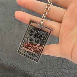 Llavero de resina epoxi hecho a mano con carta del Tarot, IMPERFECTO, transparente y negro