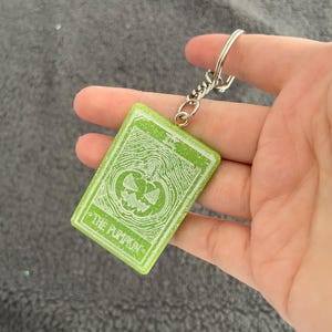 Llavero de resina epoxi hecho a mano con carta del Tarot, IMPERFECTO, verde y blanco