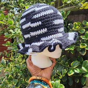 Crochet Cotton Bucket Hat with Ruffles: Handmade Summer Headwear