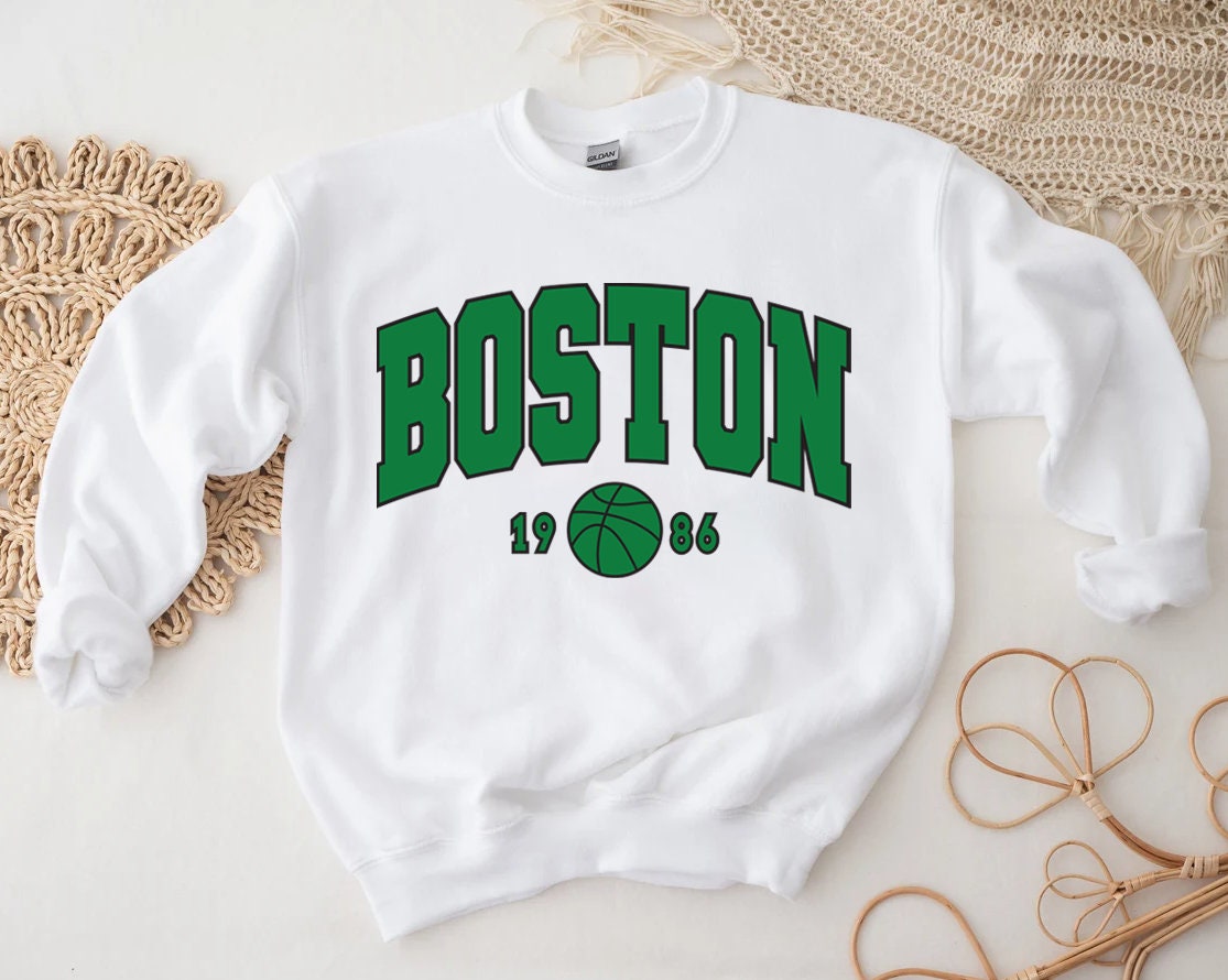 Green MAN Standard Fit Boston Celtics Licensed Long Sleeve Sweatshirt  2902405