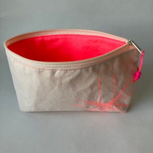 Kosmetiktasche aus Canvas mit Neon-Futter Bild 3