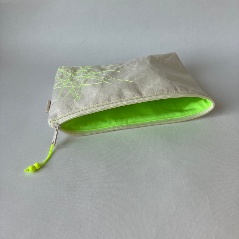 Kosmetiktasche aus Canvas mit Neon-Futter Bild 4