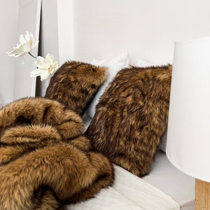 Laraine Furry Glam Faux Fur Throw Pillows (Set of 2) – LePouf