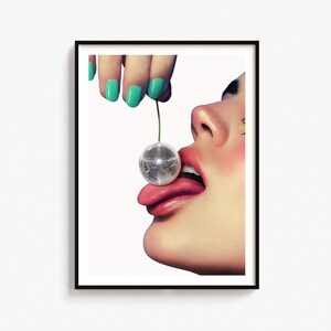 Plakat z piłką dyskotekową w kształcie wiśni Plakat z wózkiem barowym Retro wydruk z piłką dyskotekową Modny wydruk z piłką lustrzaną Wystrój z piłką dyskotekową Plakat z piłką lustrzaną Lata 70.