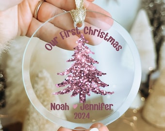 Weihnachtsschmuck für das erste Ehepaar, personalisiertes Hochzeitsgeschenk, Weihnachtsgeschenk für Frischvermählte, Weihnachtsschmuck für unser erstes gemeinsames Weihnachtsfest, Hochzeitsgeschenk