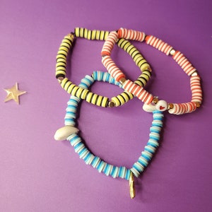 Drei Perlen Armbänder mit Charms