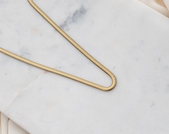 Minimalistische Schlangenkette - Flache Halskette aus Edelstahl - Geschenk für Freundin - Feine Damen Kette - Gliederkette Geschenk für Sie