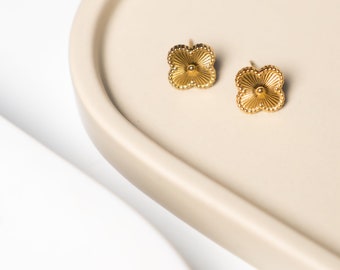 Elegante Kleeblatt Ohrringe, Minimalistische Ohrstecker in Blumen Form, Ideales Geschenk für Sie, Wasserfester Glücksklee Damen Schmuck Gold